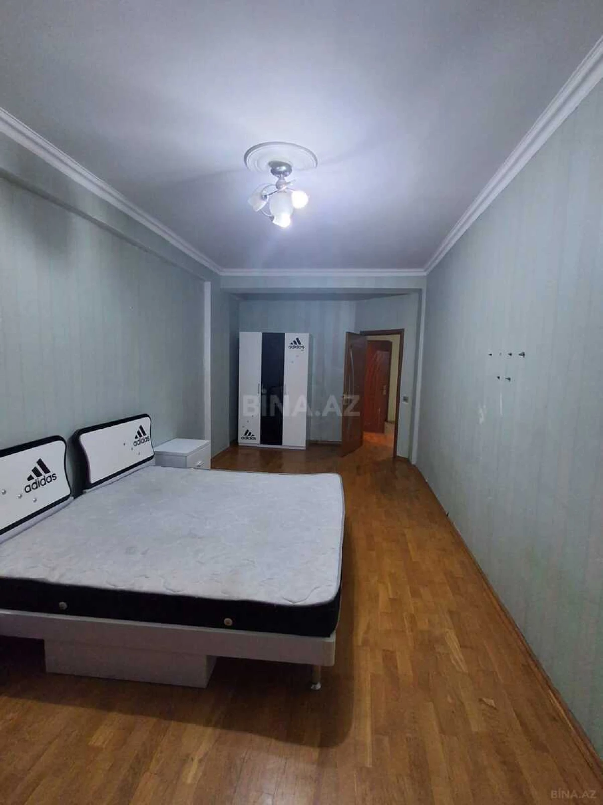 Satılır 3 otaqlı mənzil 152 m²