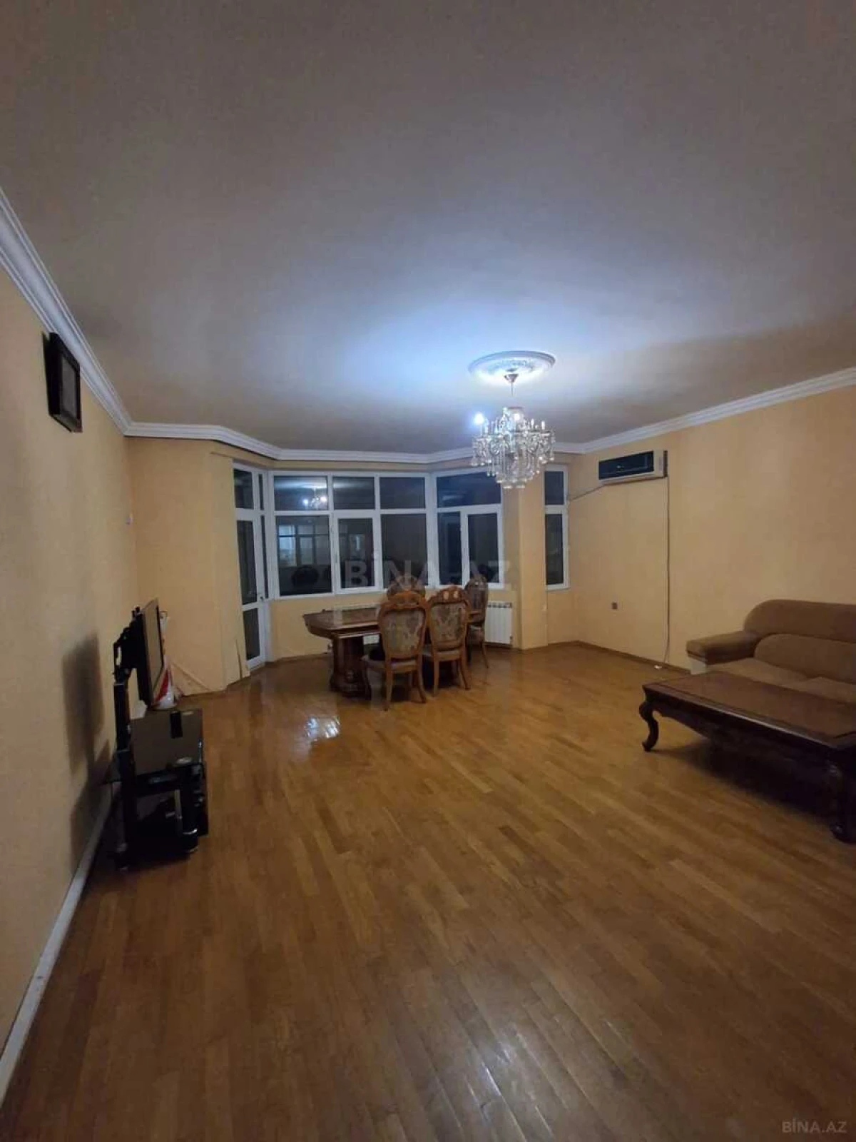 Satılır 3 otaqlı mənzil 152 m²