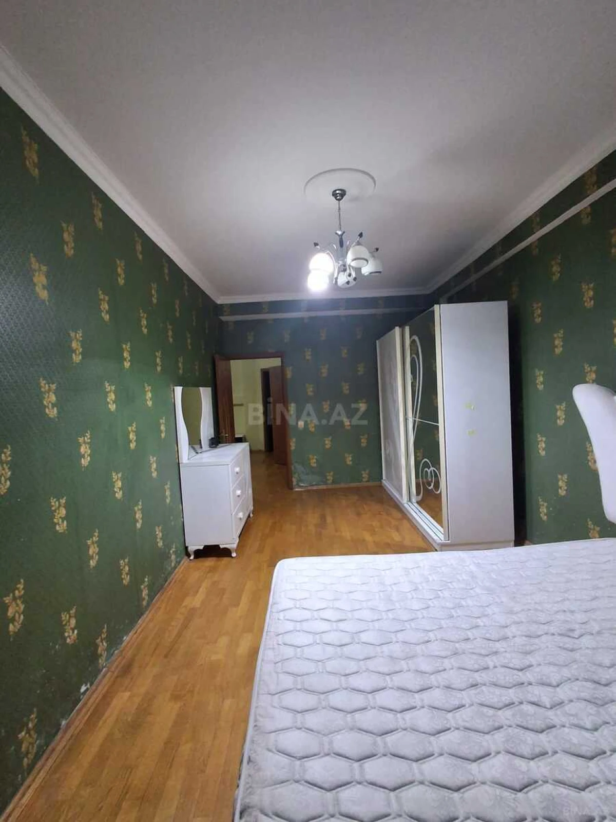 Satılır 3 otaqlı mənzil 152 m²