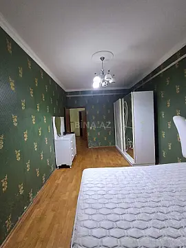 Satılır 3 otaqlı mənzil 152 m²