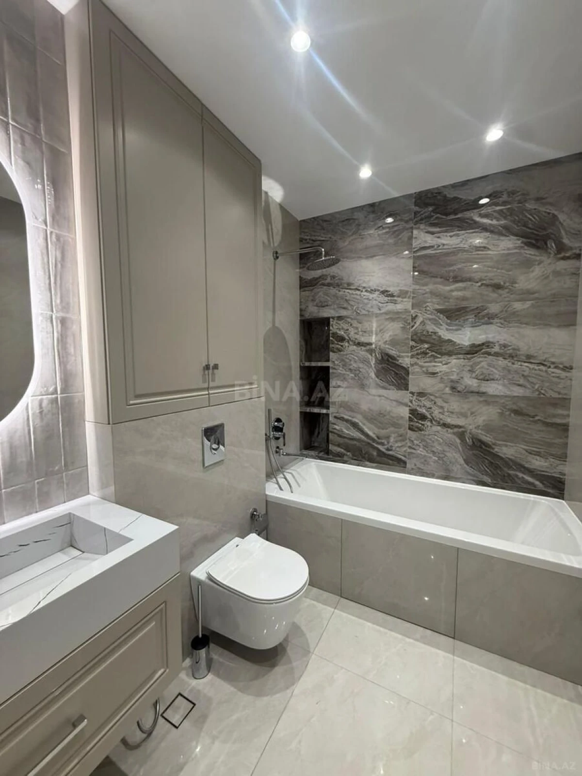 Kirayə verilir 4 otaqlı mənzil 180 m²