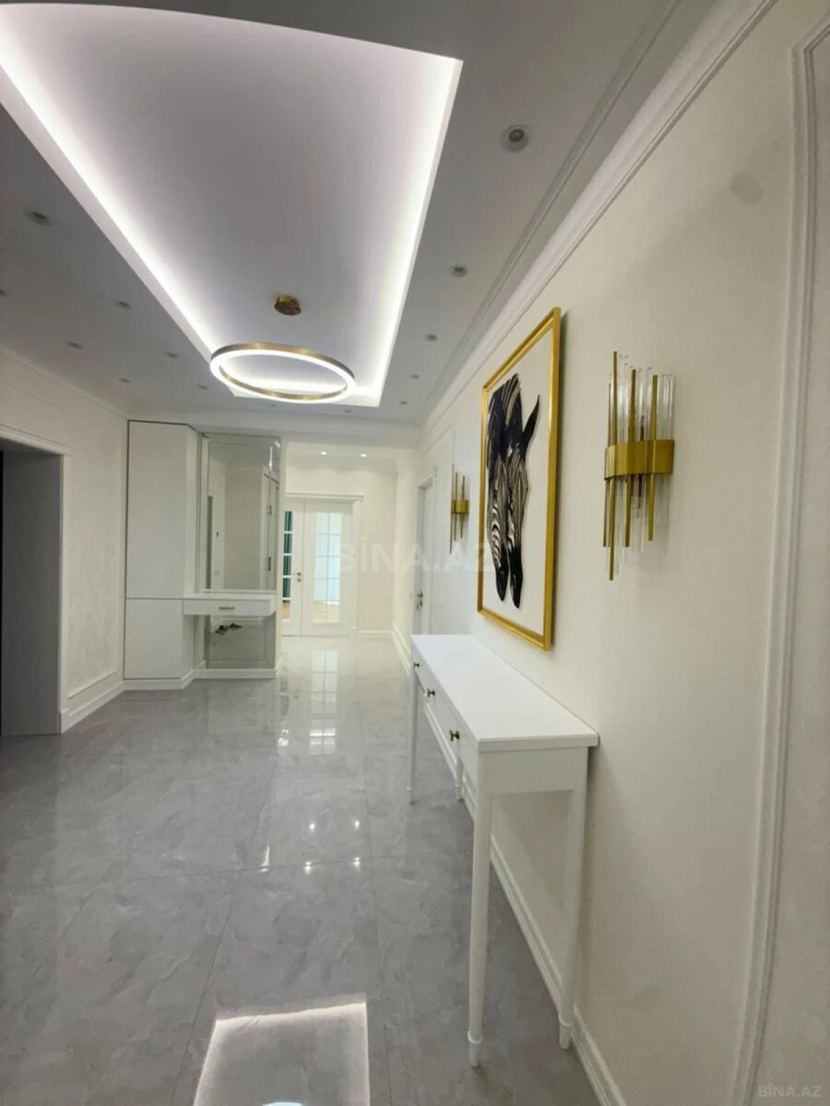 Kirayə verilir 4 otaqlı mənzil 180 m²