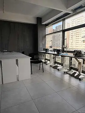 Kirayə verilir 7 otaqlı mənzil 185 m²