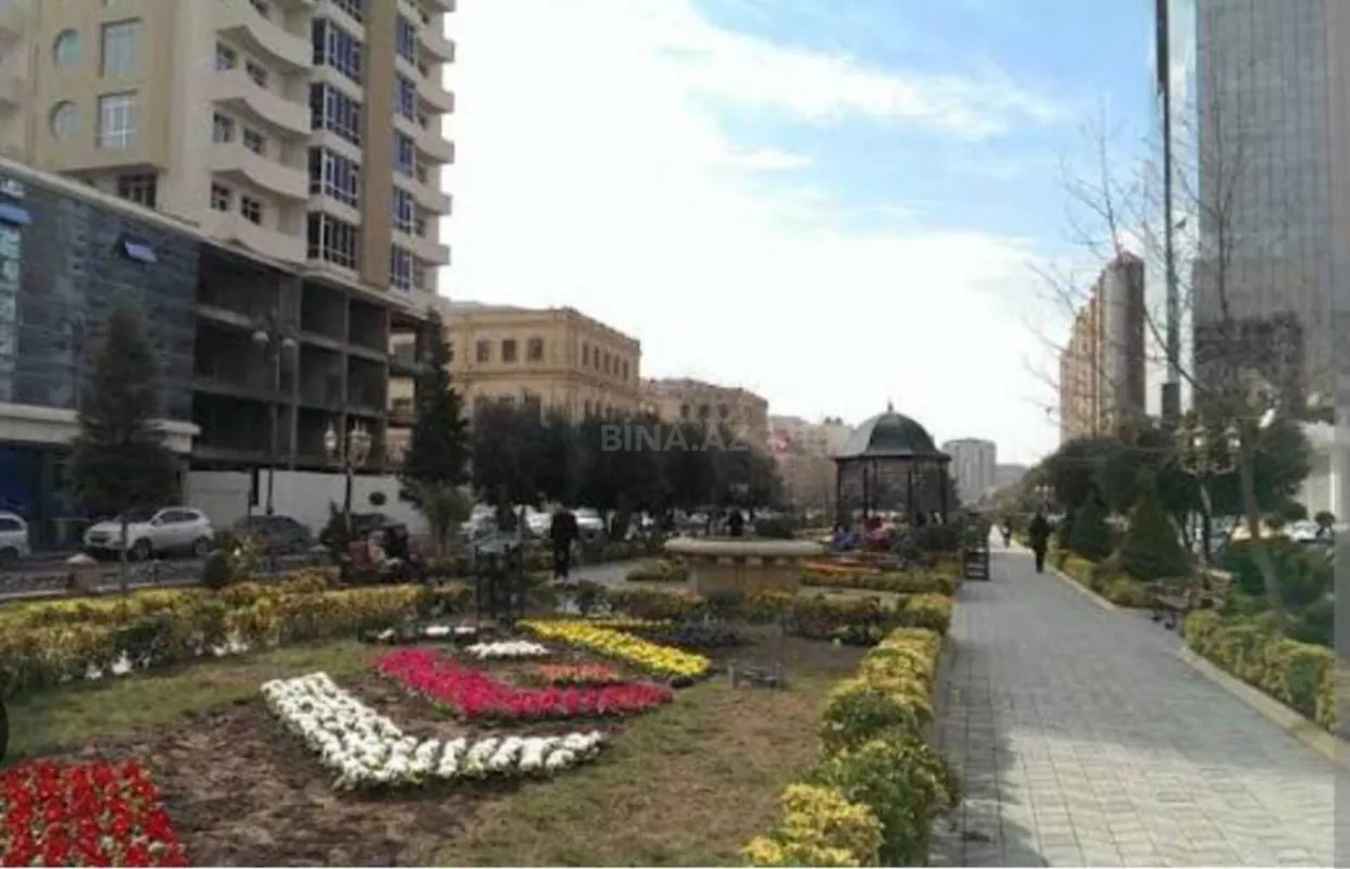 Kirayə verilir 7 otaqlı mənzil 185 m²