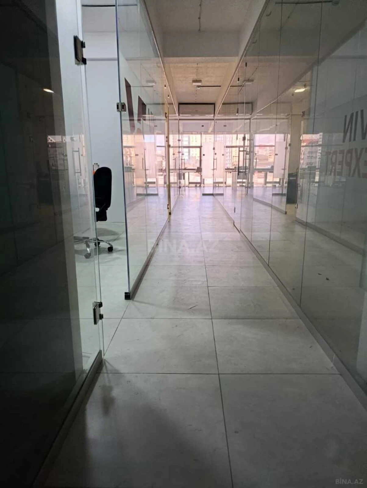 Kirayə verilir 7 otaqlı mənzil 185 m²