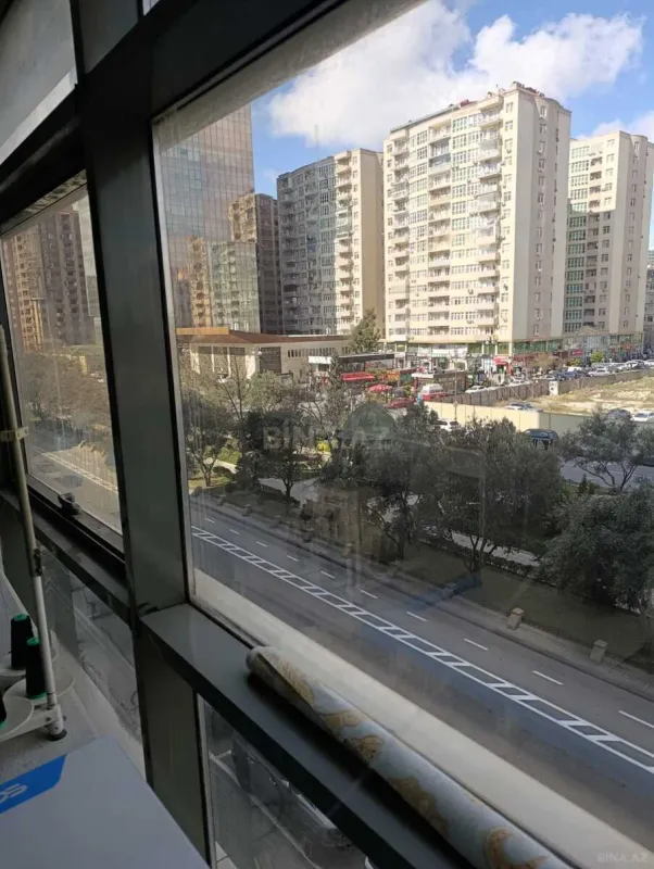 Kirayə verilir 7 otaqlı mənzil 185 m²