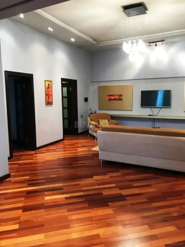 Satılır 3 otaqlı mənzil 140 m²