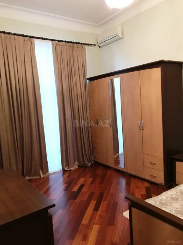 Satılır 3 otaqlı mənzil 140 m²