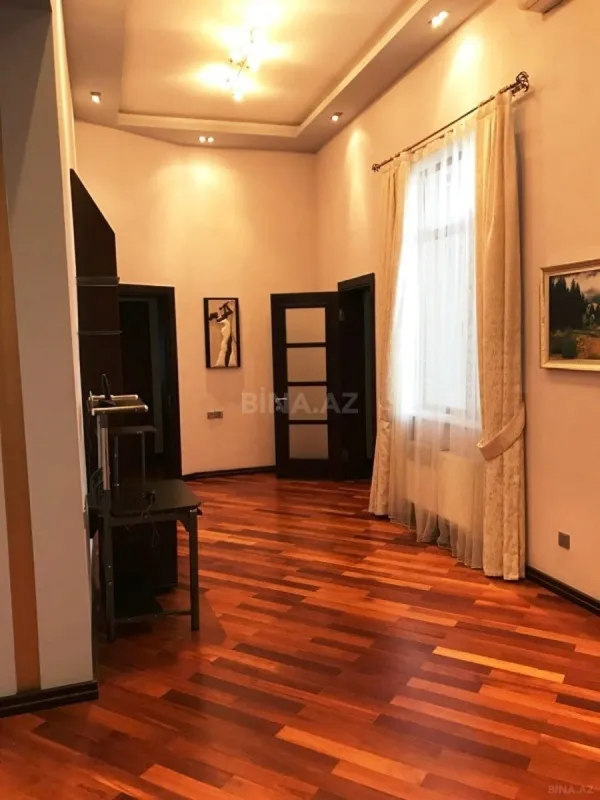 Satılır 3 otaqlı mənzil 140 m²