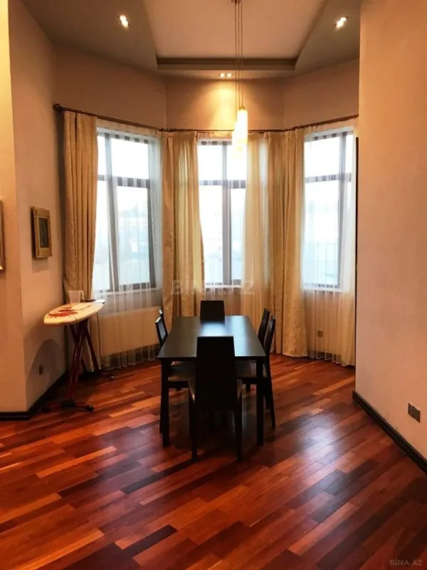 Satılır 3 otaqlı mənzil 140 m²