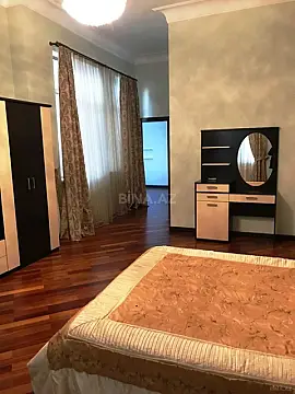 Satılır 3 otaqlı mənzil 140 m²