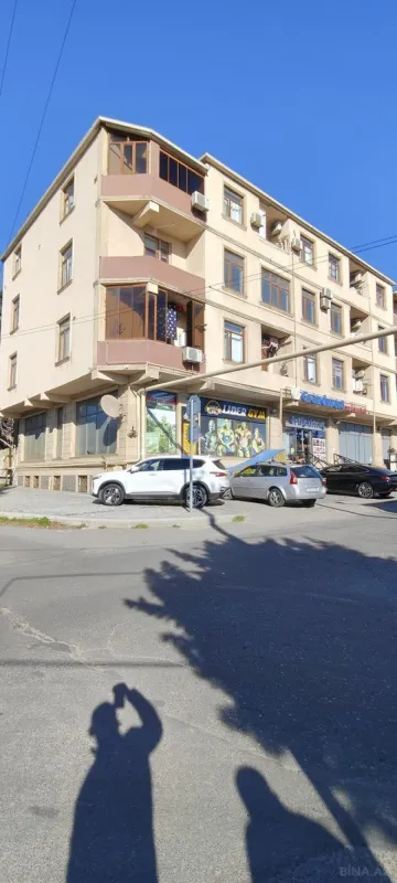 Satılır 3 otaqlı mənzil 135 m²