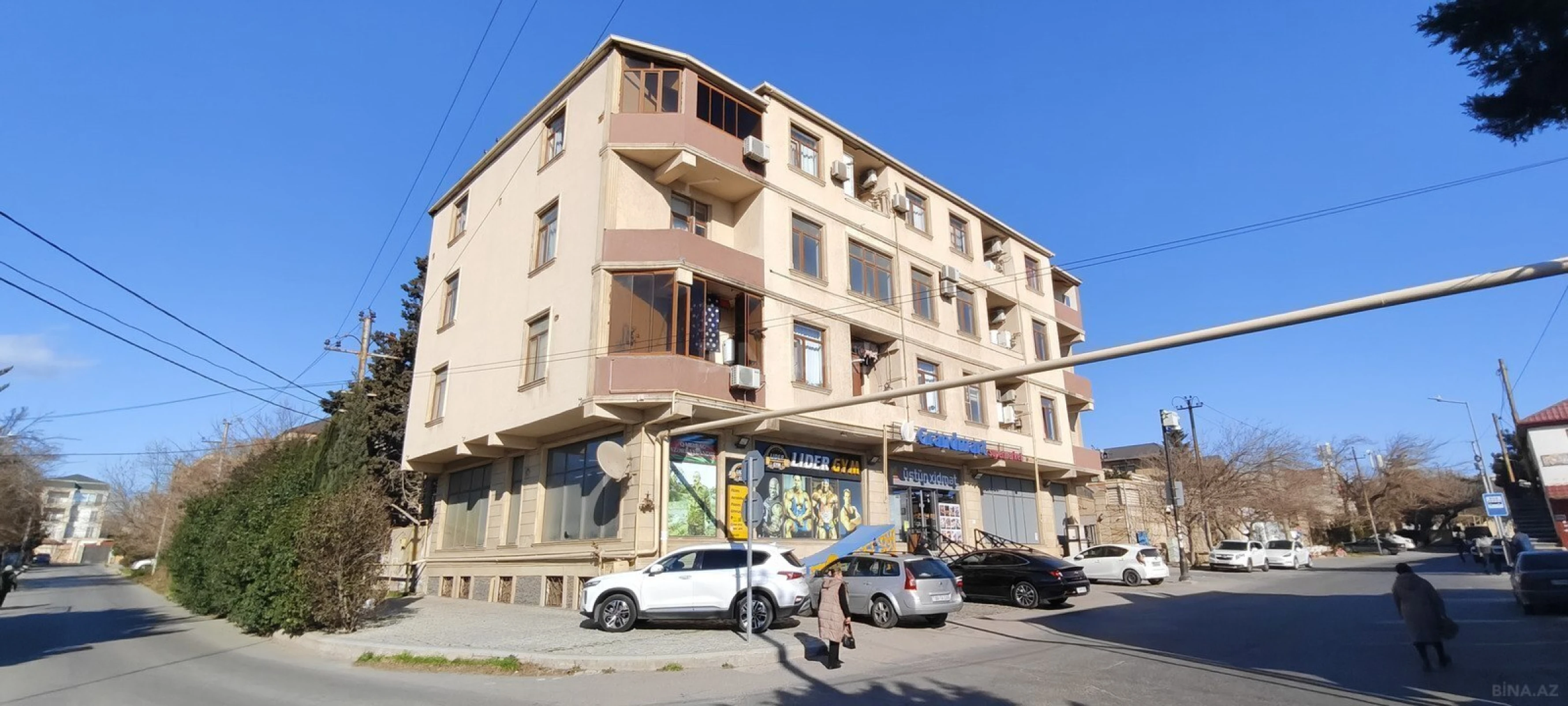 Satılır 3 otaqlı mənzil 135 m²