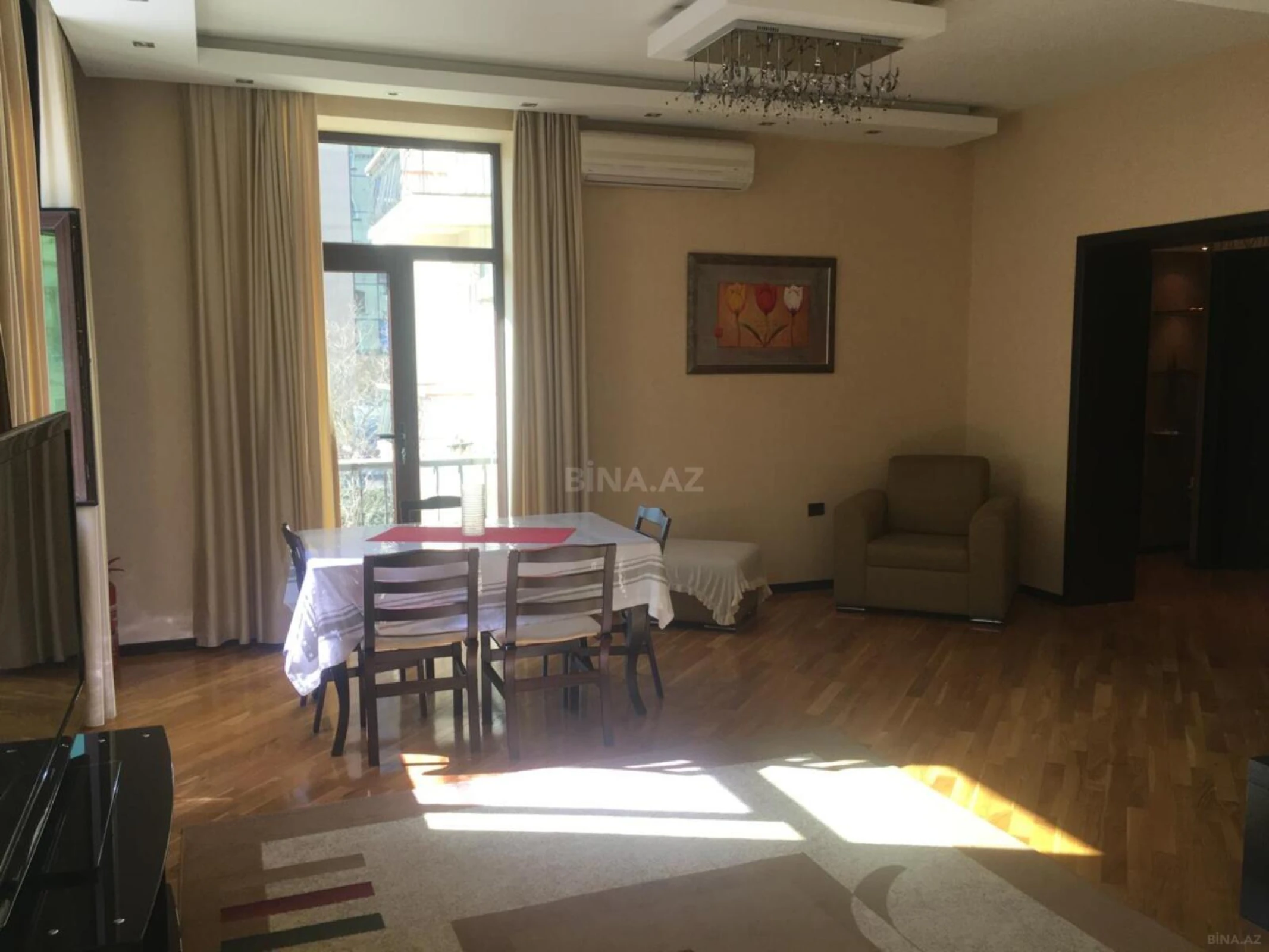 Kirayə verilir 2 otaqlı mənzil 95 m²