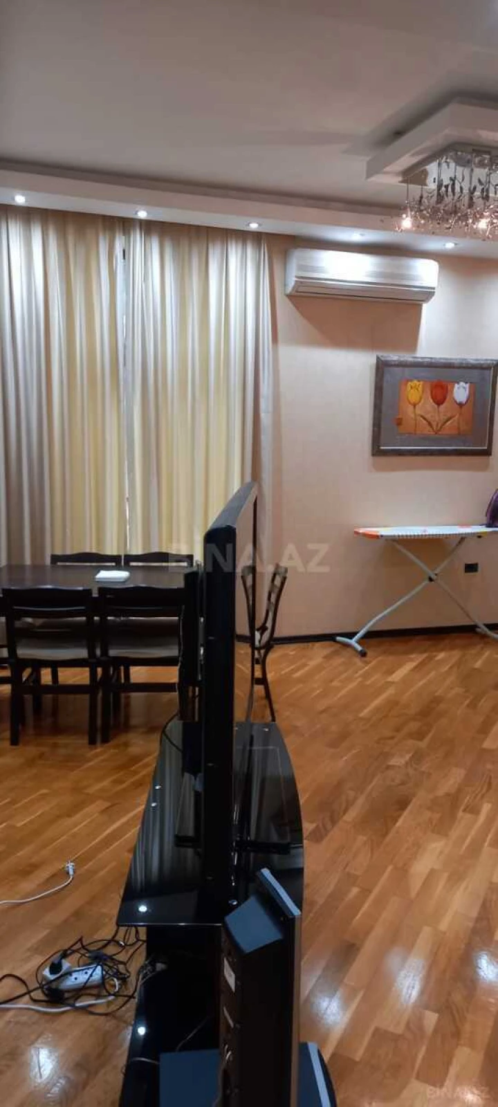 Kirayə verilir 2 otaqlı mənzil 95 m²
