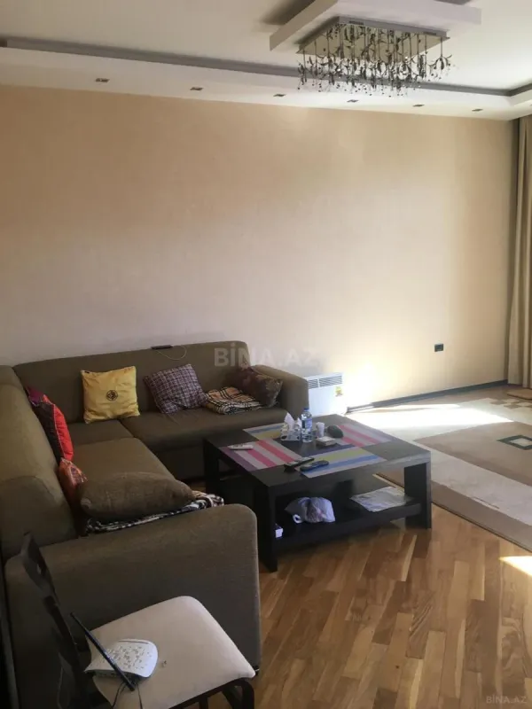 Kirayə verilir 2 otaqlı mənzil 95 m²