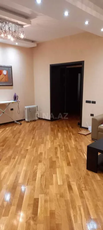 Kirayə verilir 2 otaqlı mənzil 95 m²