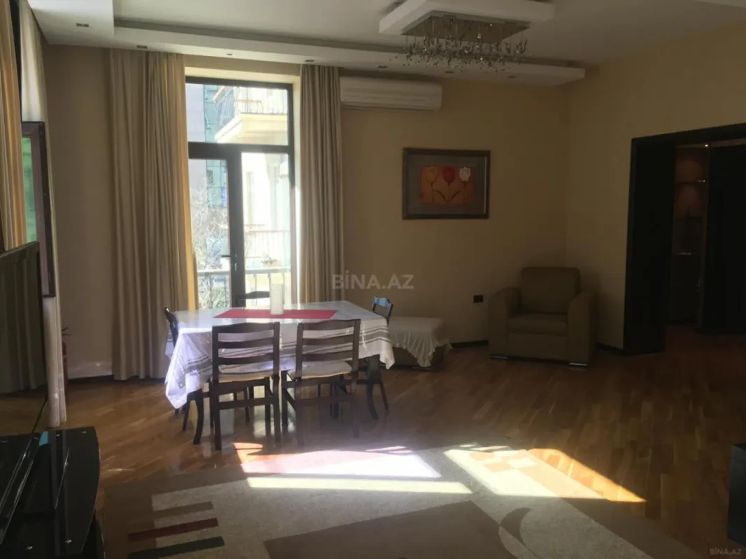 Kirayə verilir 2 otaqlı mənzil 95 m²