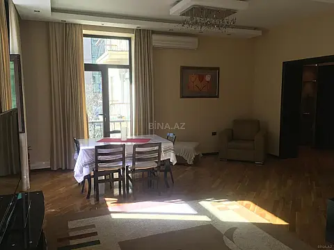 Kirayə verilir 2 otaqlı mənzil 95 m²