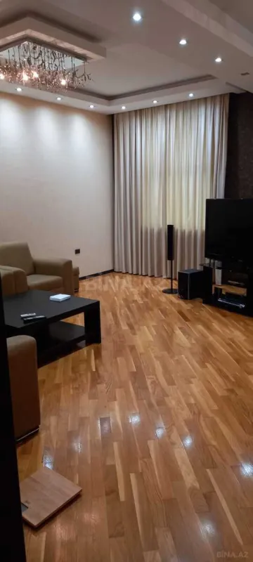 Kirayə verilir 2 otaqlı mənzil 95 m²