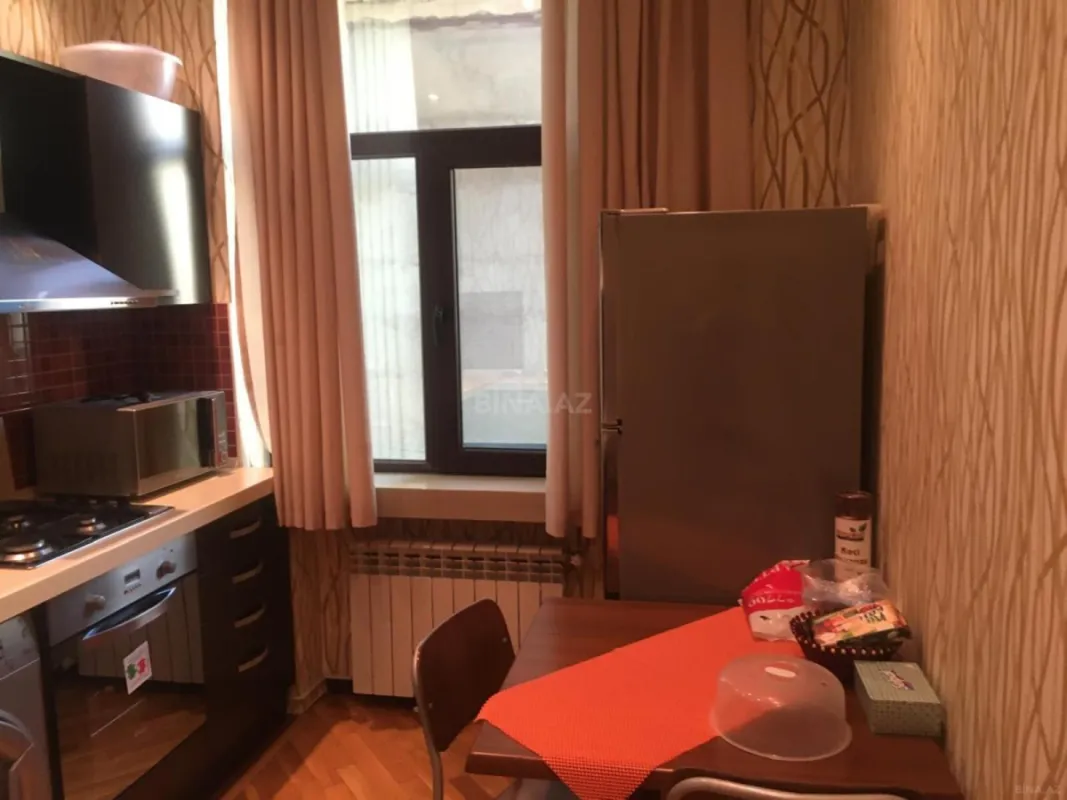 Kirayə verilir 2 otaqlı mənzil 95 m²