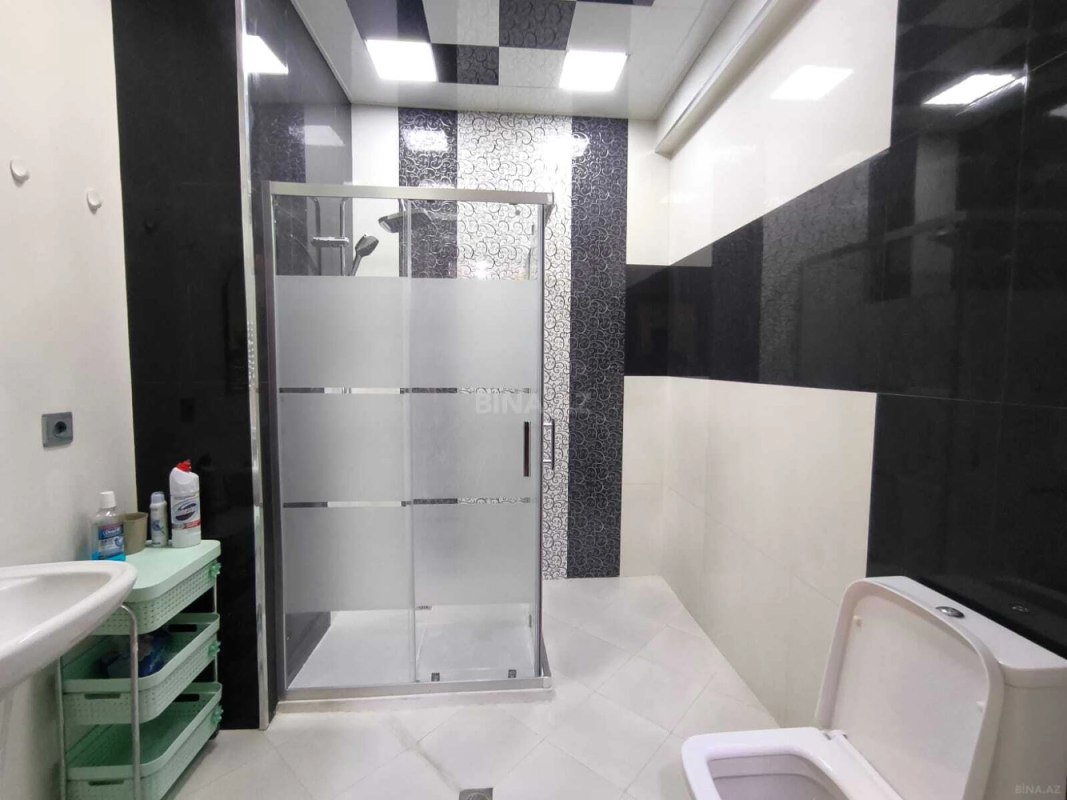 Kirayə verilir 2 otaqlı mənzil 70 m²
