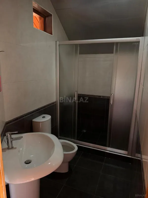 Satılır 10 otaqlı həyət evi 650 m²