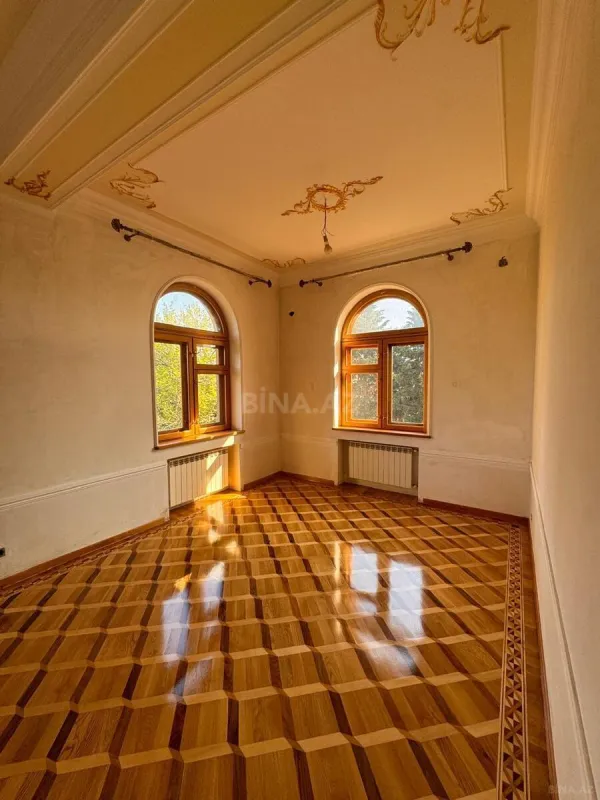 Satılır 10 otaqlı həyət evi 650 m²