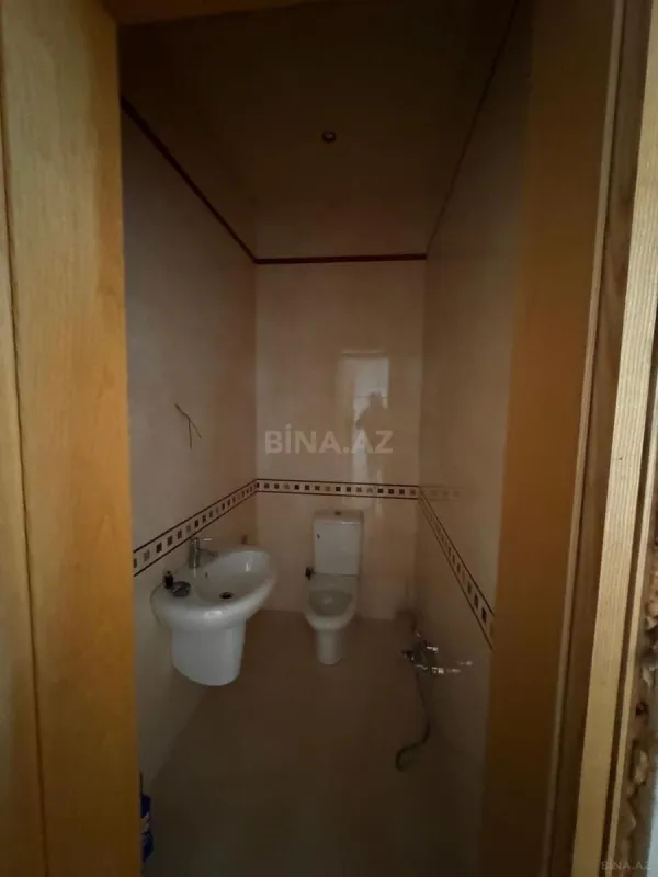 Satılır 10 otaqlı həyət evi 650 m²