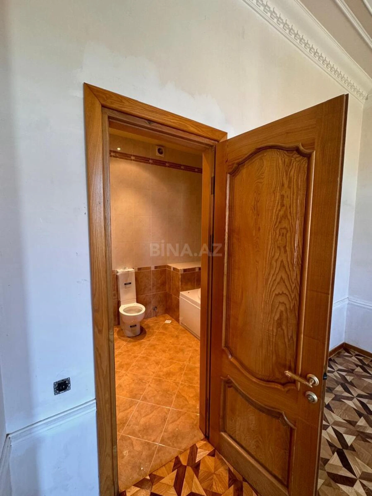 Satılır 10 otaqlı həyət evi 650 m²