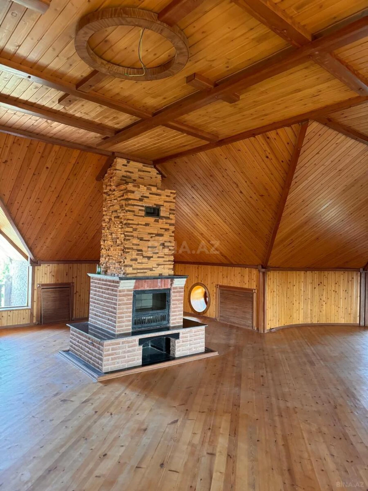 Satılır 10 otaqlı həyət evi 650 m²