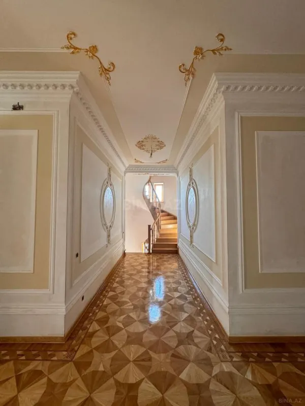 Satılır 10 otaqlı həyət evi 650 m²