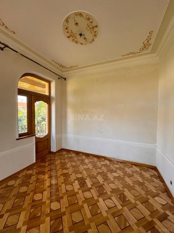 Satılır 10 otaqlı həyət evi 650 m²