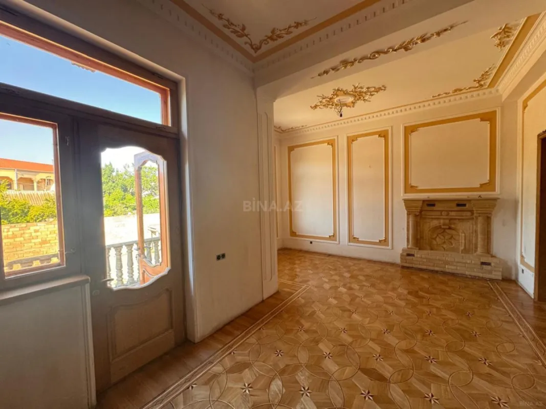 Satılır 10 otaqlı həyət evi 650 m²