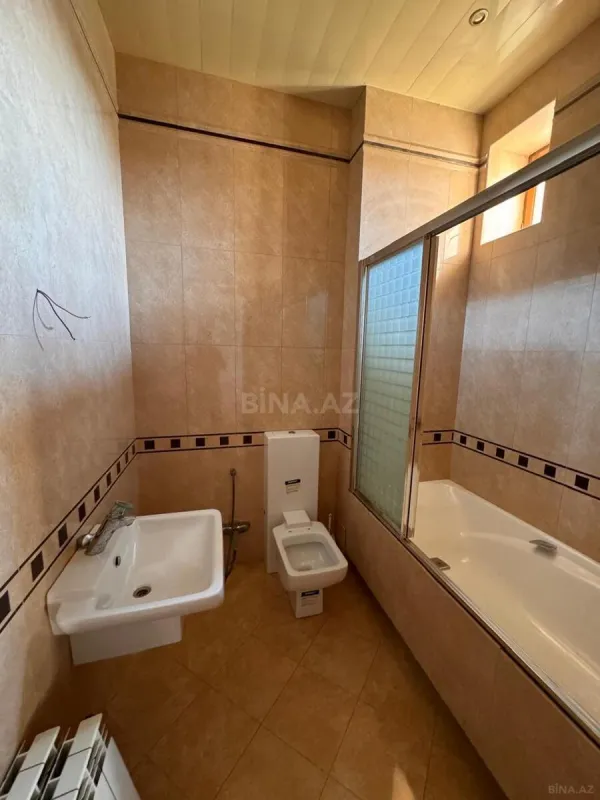 Satılır 10 otaqlı həyət evi 650 m²