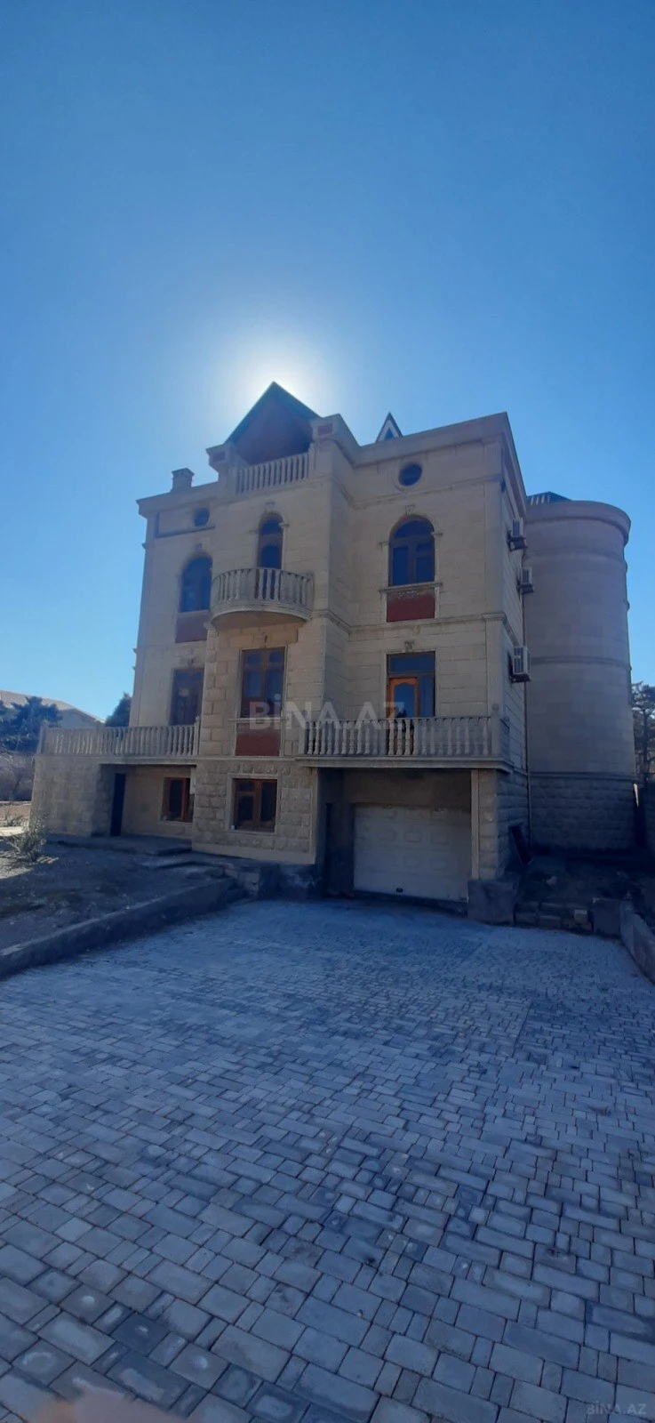 Satılır 10 otaqlı həyət evi 650 m²