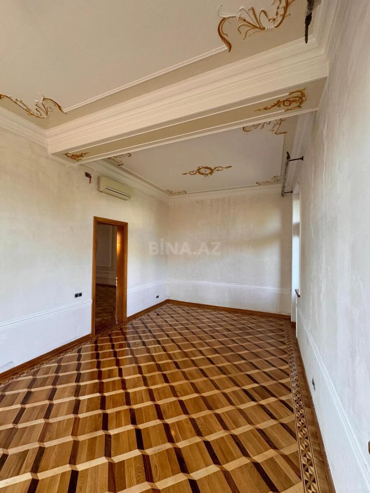 Satılır 10 otaqlı həyət evi 650 m²