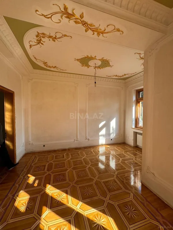 Satılır 10 otaqlı həyət evi 650 m²