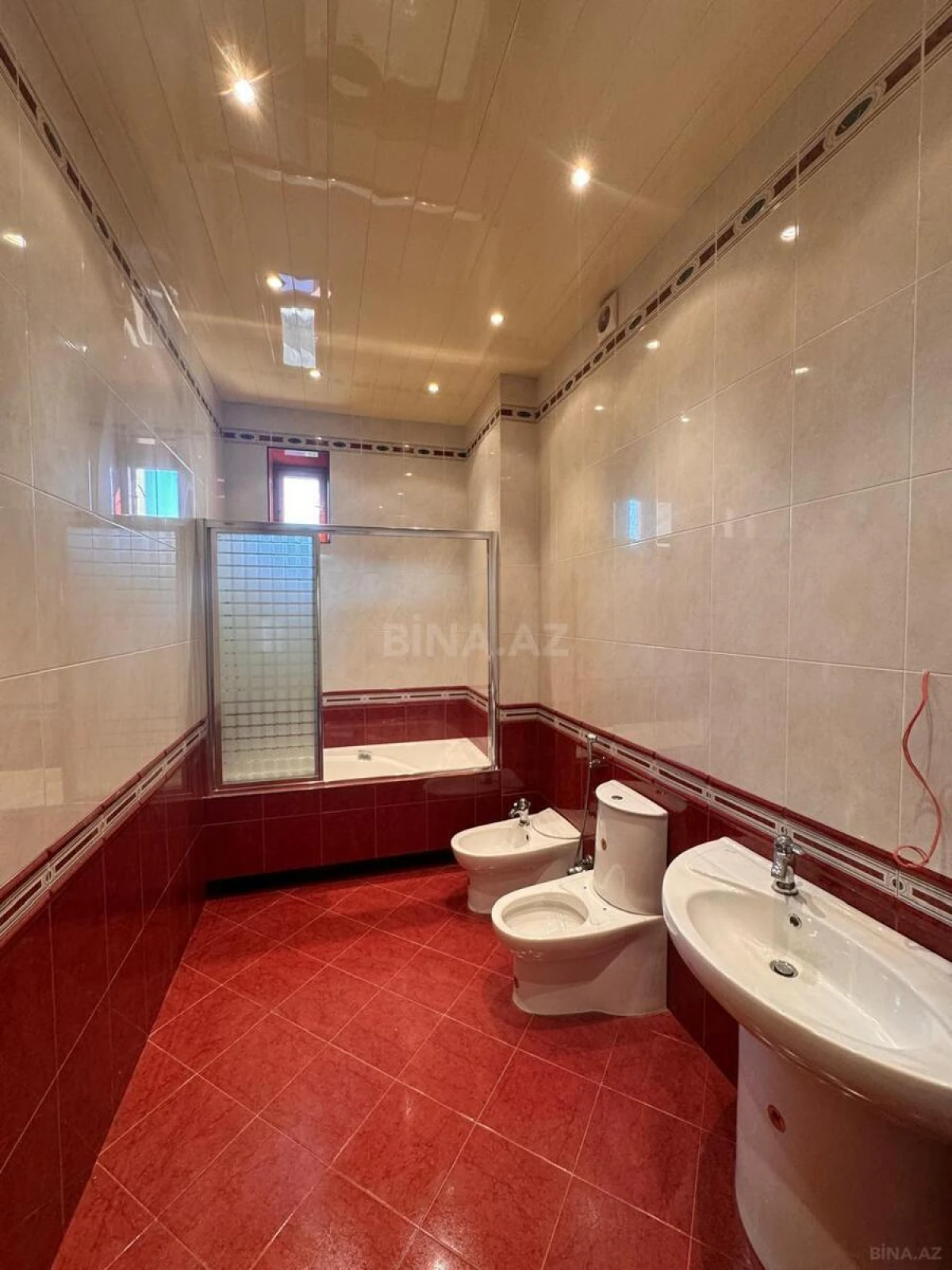 Satılır 10 otaqlı həyət evi 650 m²