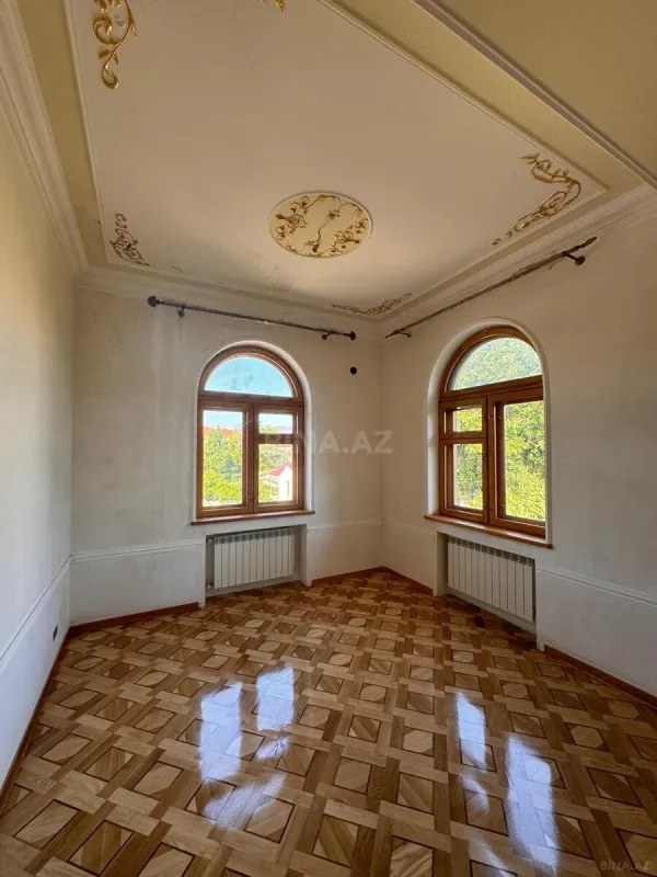 Satılır 10 otaqlı həyət evi 650 m²