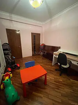 Kirayə verilir 4 otaqlı mənzil 170 m²