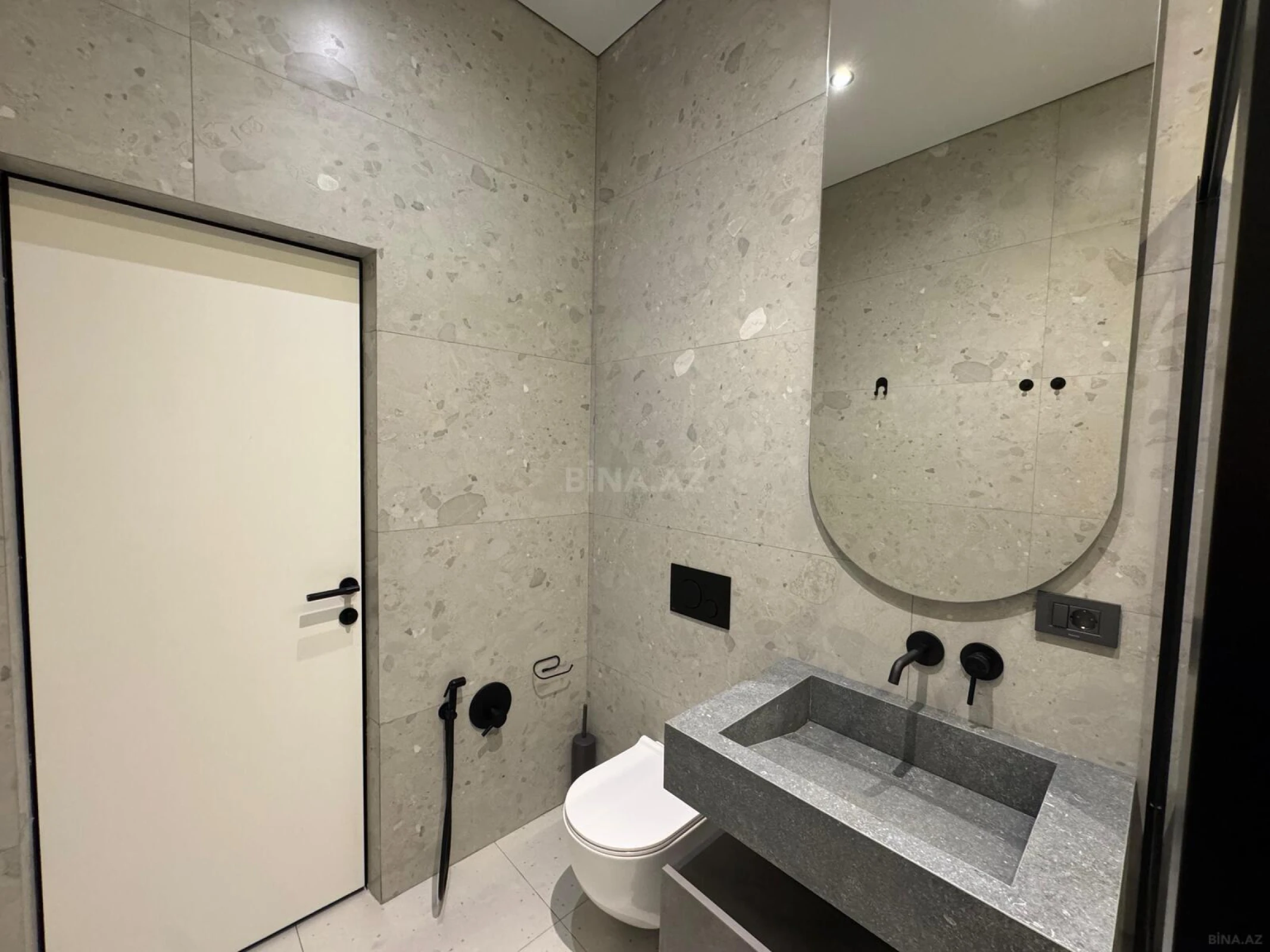 Satılır 1 otaqlı mənzil 56 m²