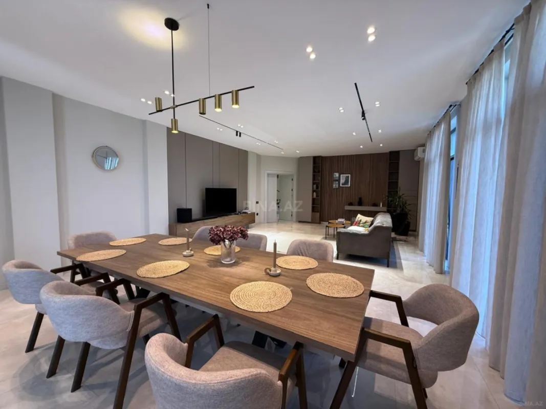Satılır 6 otaqlı həyət evi 350 m²