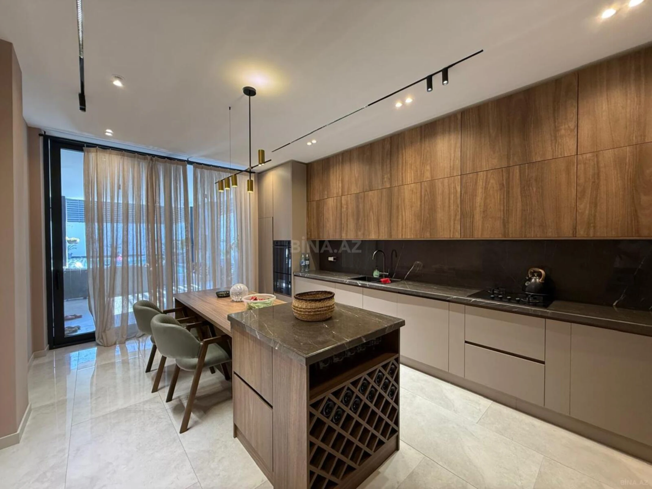 Satılır 6 otaqlı həyət evi 350 m²