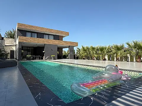 Satılır 6 otaqlı həyət evi 350 m²