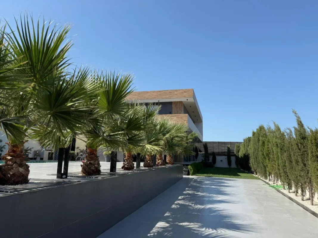 Satılır 6 otaqlı həyət evi 350 m²