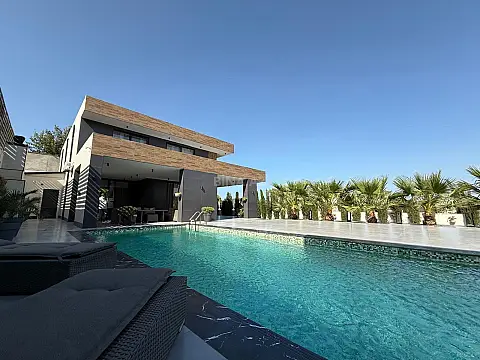 Satılır 6 otaqlı həyət evi 350 m²