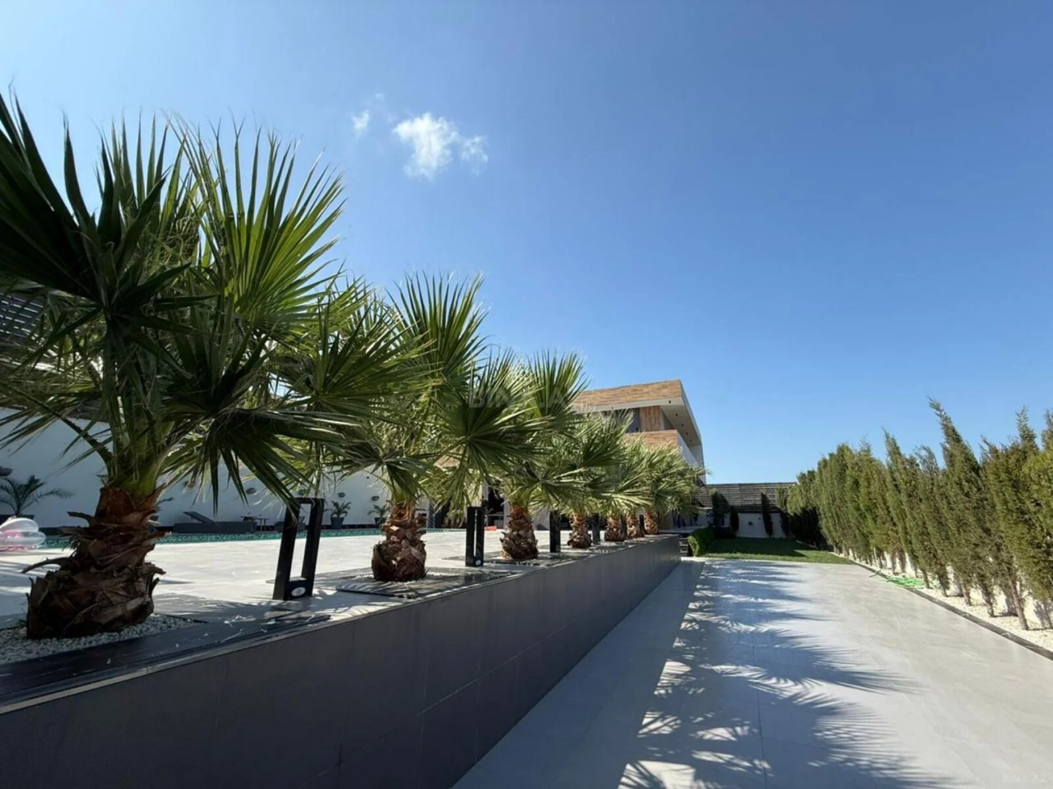 Satılır 6 otaqlı həyət evi 350 m²