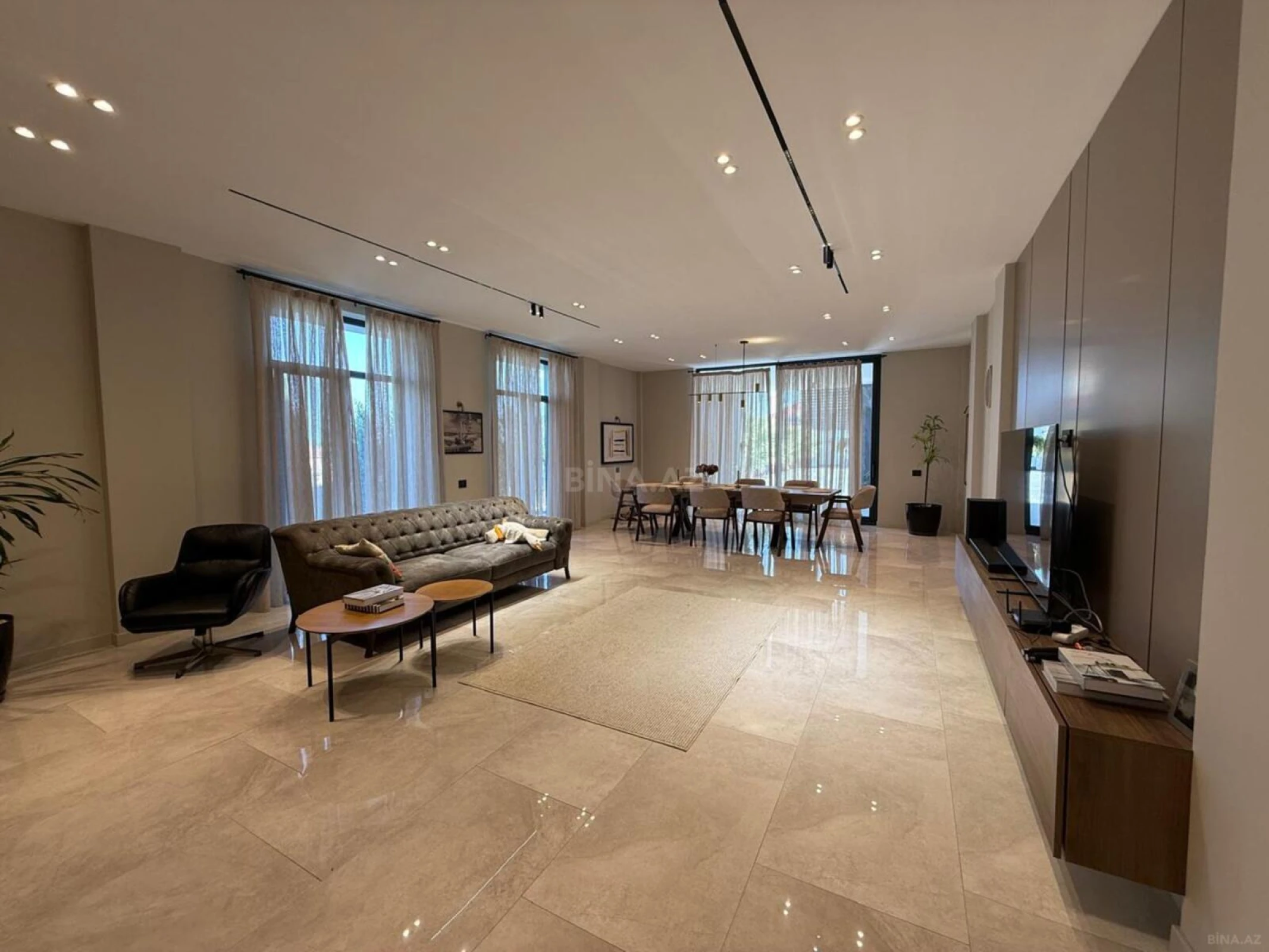 Satılır 6 otaqlı həyət evi 350 m²