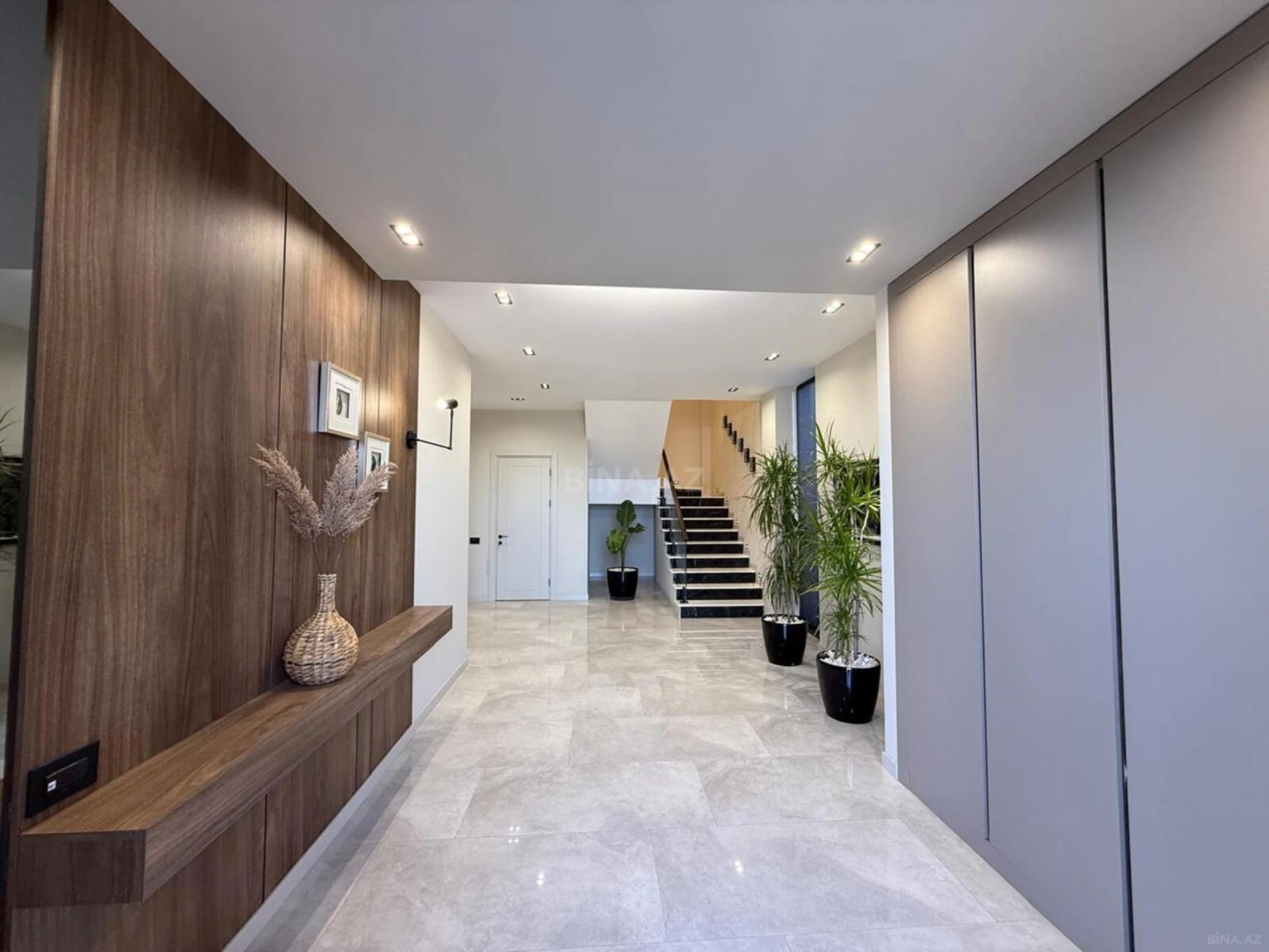 Satılır 6 otaqlı həyət evi 350 m²